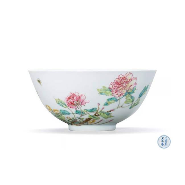 粉彩花卉纹碗