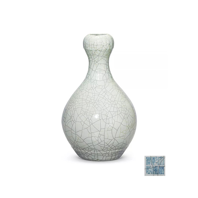 仿哥釉莲瓣蒜头瓶